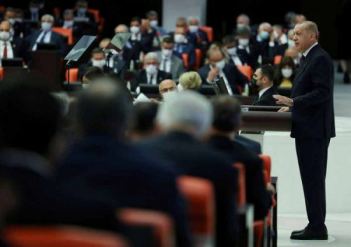القلق يسيطر على أردوغان بسبب عزوف الشباب عن حزب العدالة والتنمية