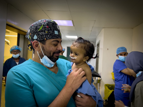 مركز الملك سلمان للإغاثة يختتم الحملة الطبية التطوعية لجراحة التجميل والحروق والتشوهات في عدن بإجراء 78 عملية جراحية  