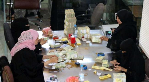 وكالة دولية عقب تعيين محافظ جديد للبنك المركزي «الشرعي» الريال اليمني يستعيد بعض قيمته أمام الدولار   