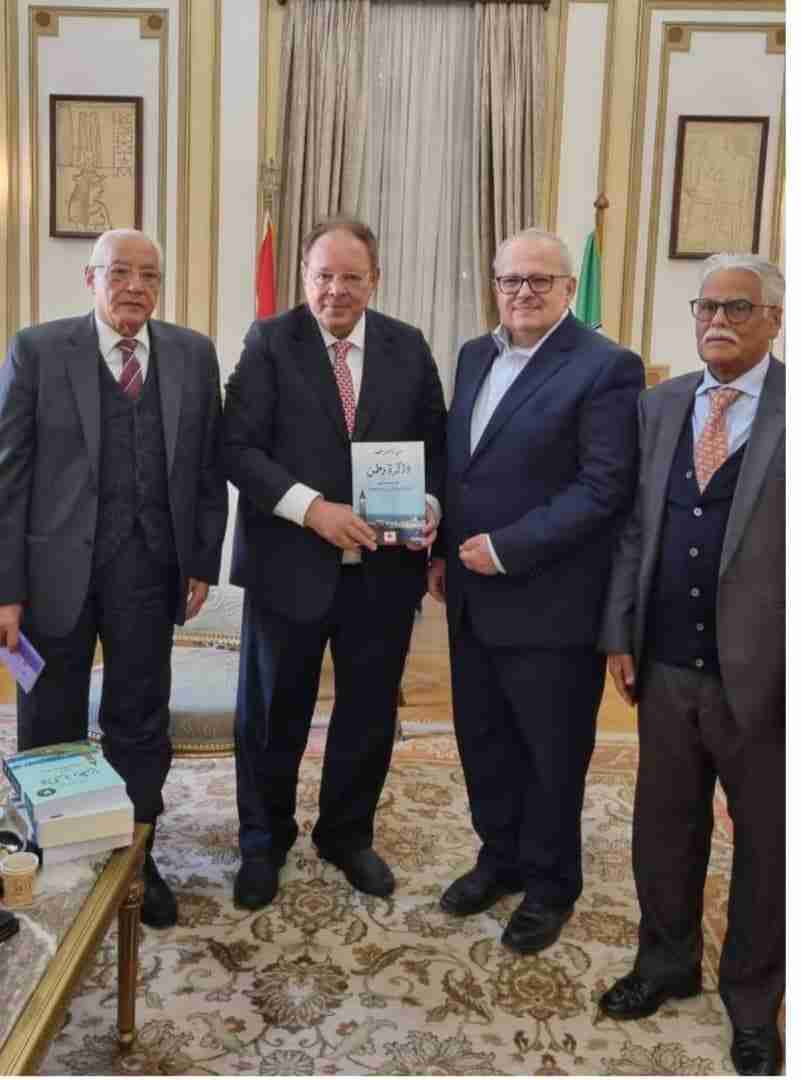 الرئيس علي ناصر محمد يزور جامعة القاهرة