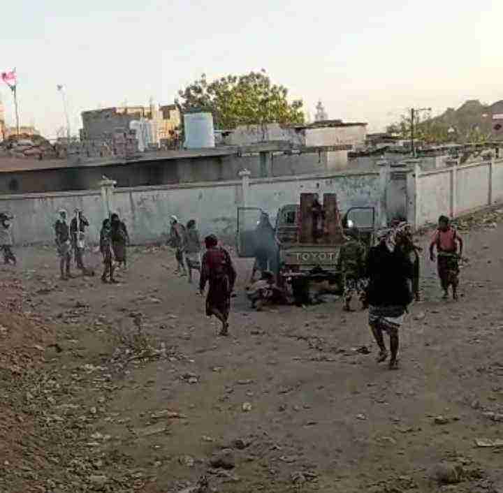 مدير أمن أبين يقود جهود احتواء الاشتباكات التي حصلت اليوم بلودر