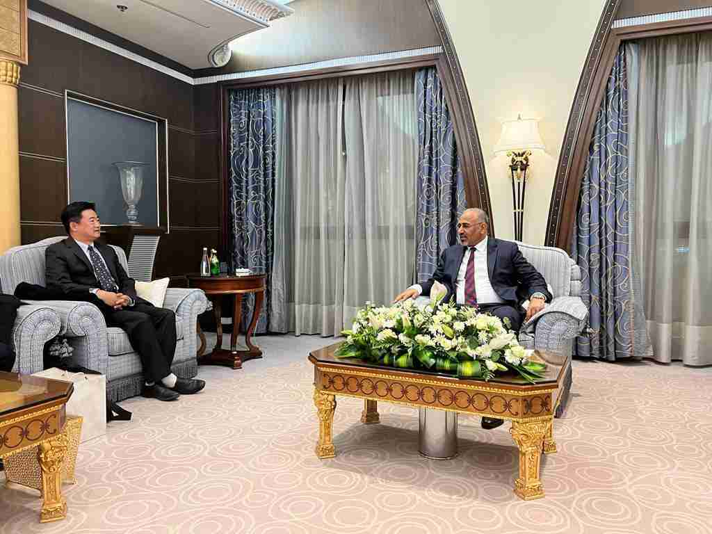 الرئيس الزُبيدي يشيد بدور جمهورية الصين الشعبية الداعم لجهود مجلس القيادة الرئاسي