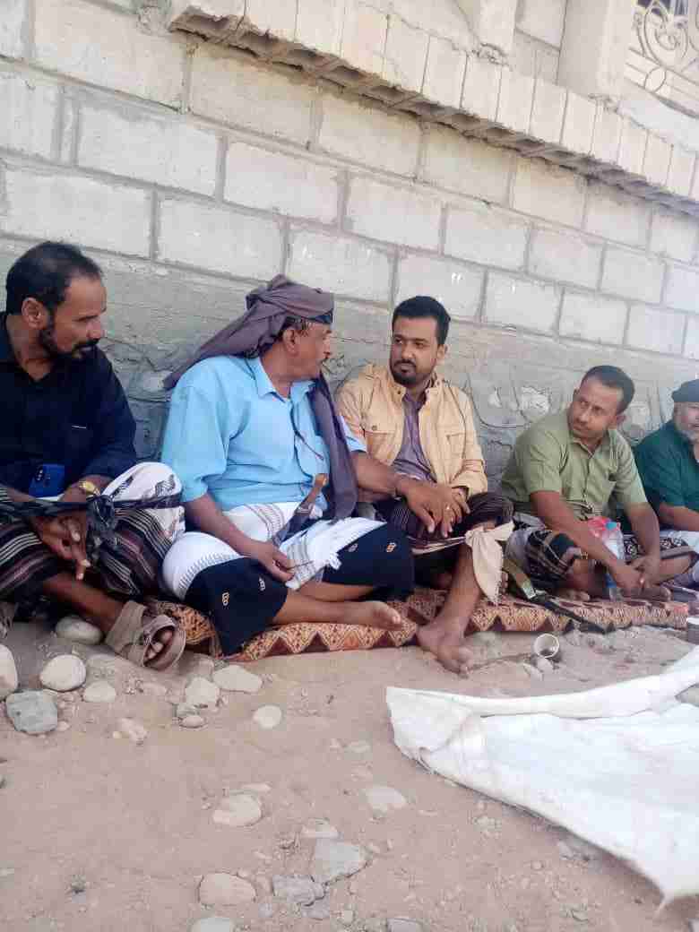 تشييع جثمان الشهيد الجندي انور باعوضه في مقبرة الرملة بمديرية ميفعة