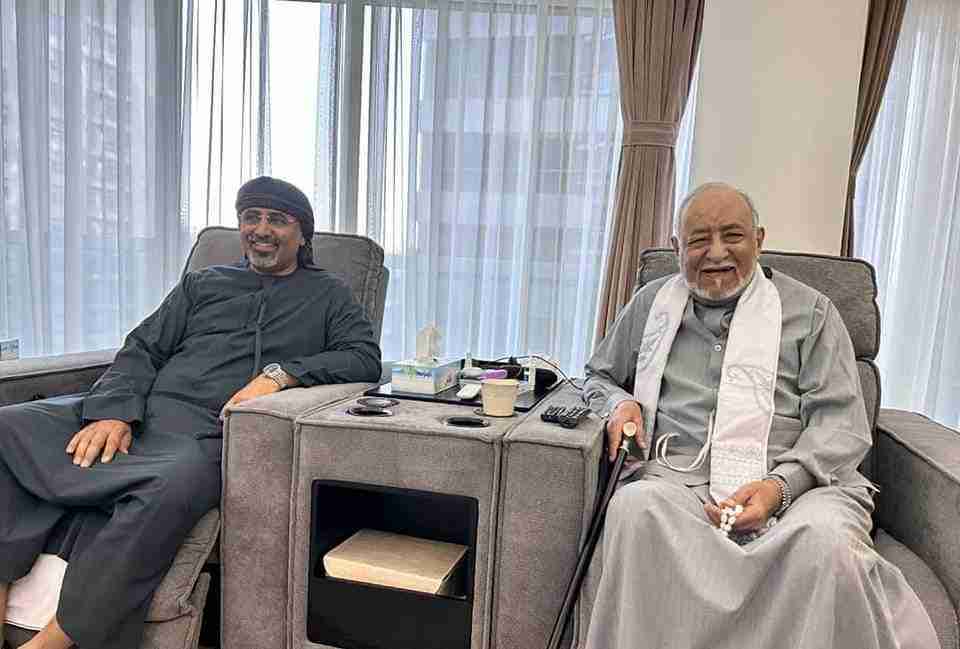 الرئيس الزُبيدي يطمئن على صحة المناضل والسياسي الجنوبي عبدالرحمن الجفري