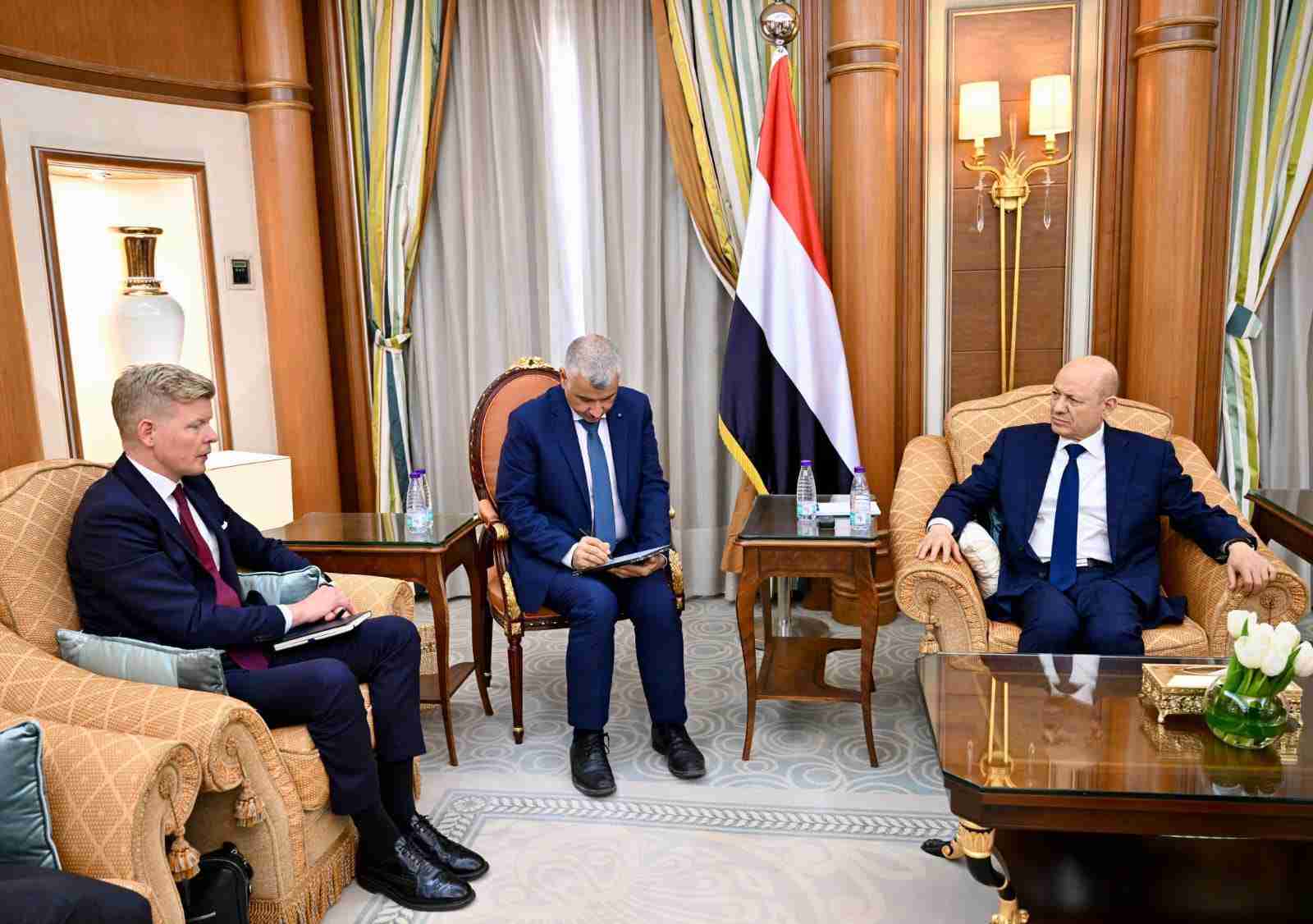 رئيس مجلس القيادة يستقبل المبعوث الخاص للامم المتحدة
