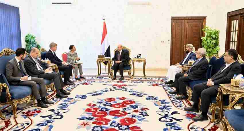 *رئيس مجلس القيادة الرئاسي يستقبل في عدن المبعوث الخاص للأمم المتحدة