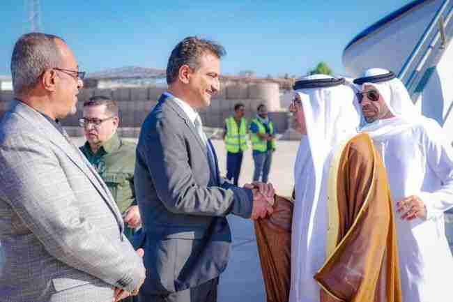 عاجل.. سفير الإمارات يصل إلى العاصمة عدن