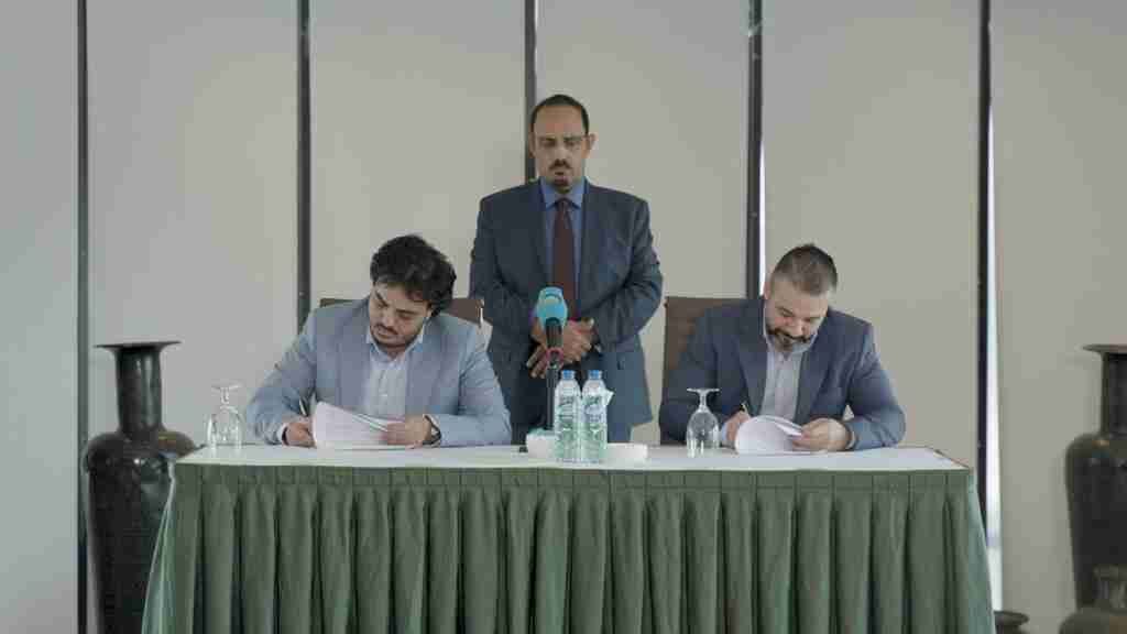 عاجل وزيرا الكهرباء والنفط يوقعان في الإمارات على عقود تنفيذ ثلاثة مشاريع إستراتيجية في حضرموت