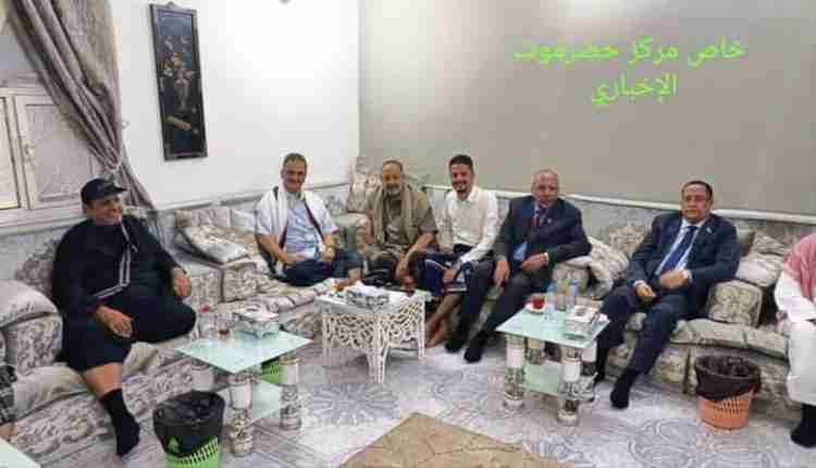 لقاء يجمع محافظ عدن بقائد الهبة الحضرمية الثانية والوفد المرافق له