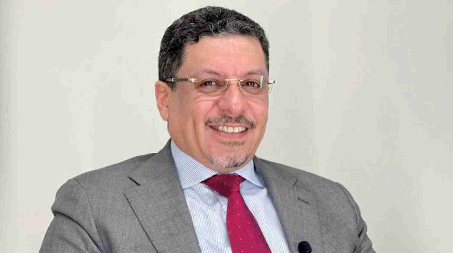 عاحل قرار رئيس مجلس القيادة الرئاسي بتعيين الدكتور احمد بن مبارك رئيس لمجلس الوزراء