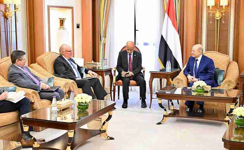 رئيس مجلس القيادة يستقبل مبعوث الولايات المتحدة الاميركية*