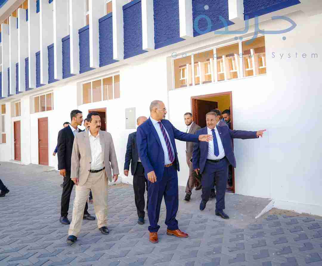 الرئيس الزُبيدي يتفقد سير العمل في الجمعية العمومية