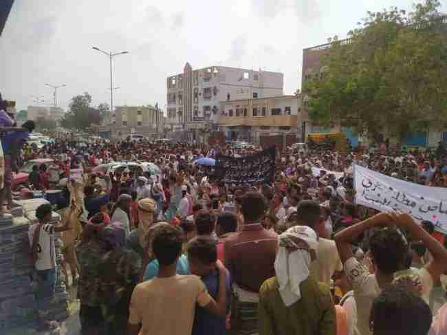 أبين.. مظاهرة غاضبة للمطالبة بأعدام قاتل الطفل ميثاق