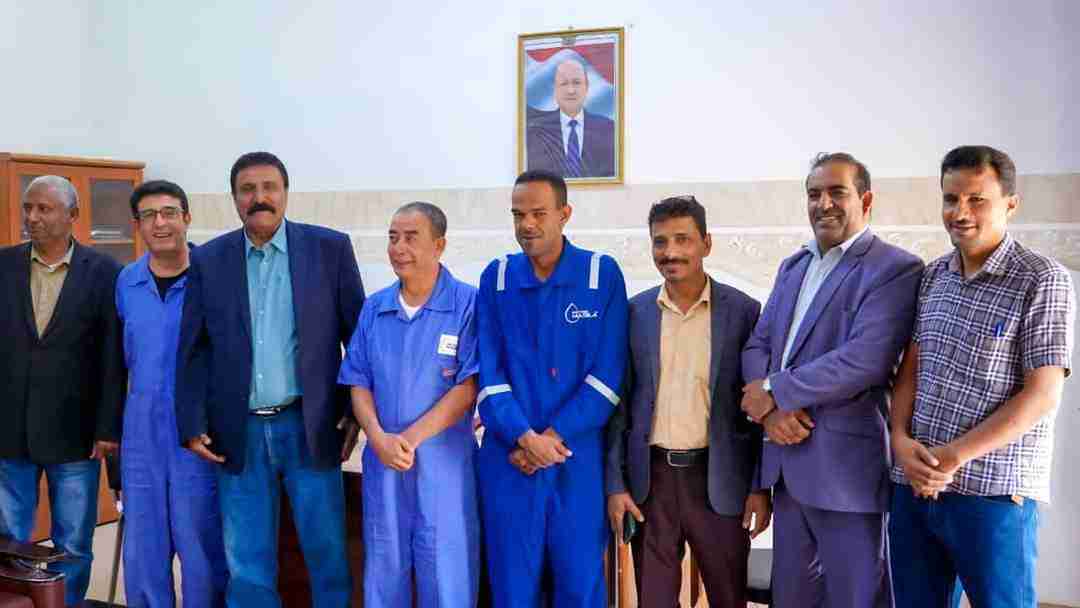 عاجل. شبوة.. شركة بترومسيله تقدم محطتي رفع بقدرة 25 ميجا وخفض بقدرة 20 ميجا لكهرباء عسيلان..