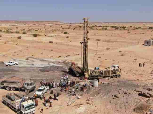 هلال الإمارات يحفر بئرا لأهالي العوابثة في وادي عين