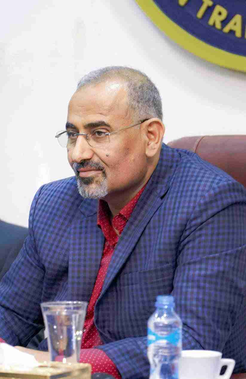 الرئيس القائد عيدروس الزُبيدي يعقد لقاءً موسعًا بقيادات وكوادر الأمانة العامة لهيئة رئاسة المجلس