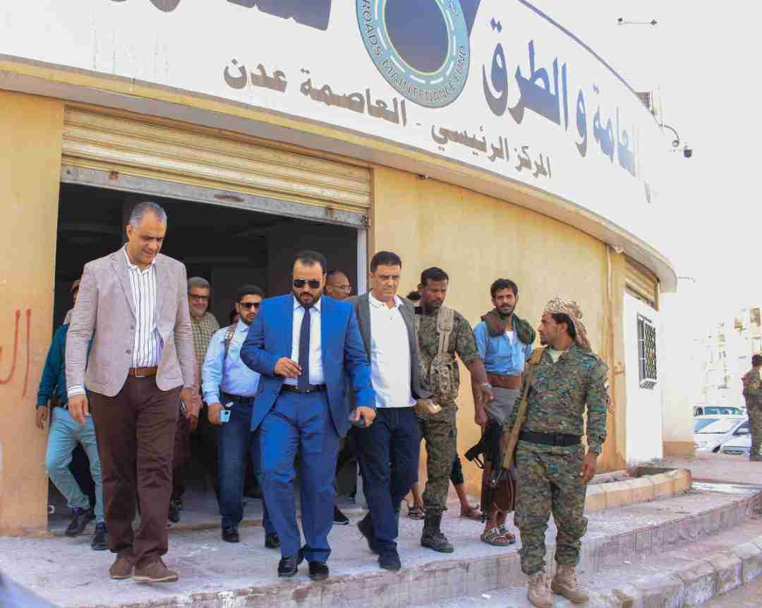 وزارة الأشغال تعتمد مشروعي طرق في أبين وشبوة بـ 4 مليار و 847 مليون ريال