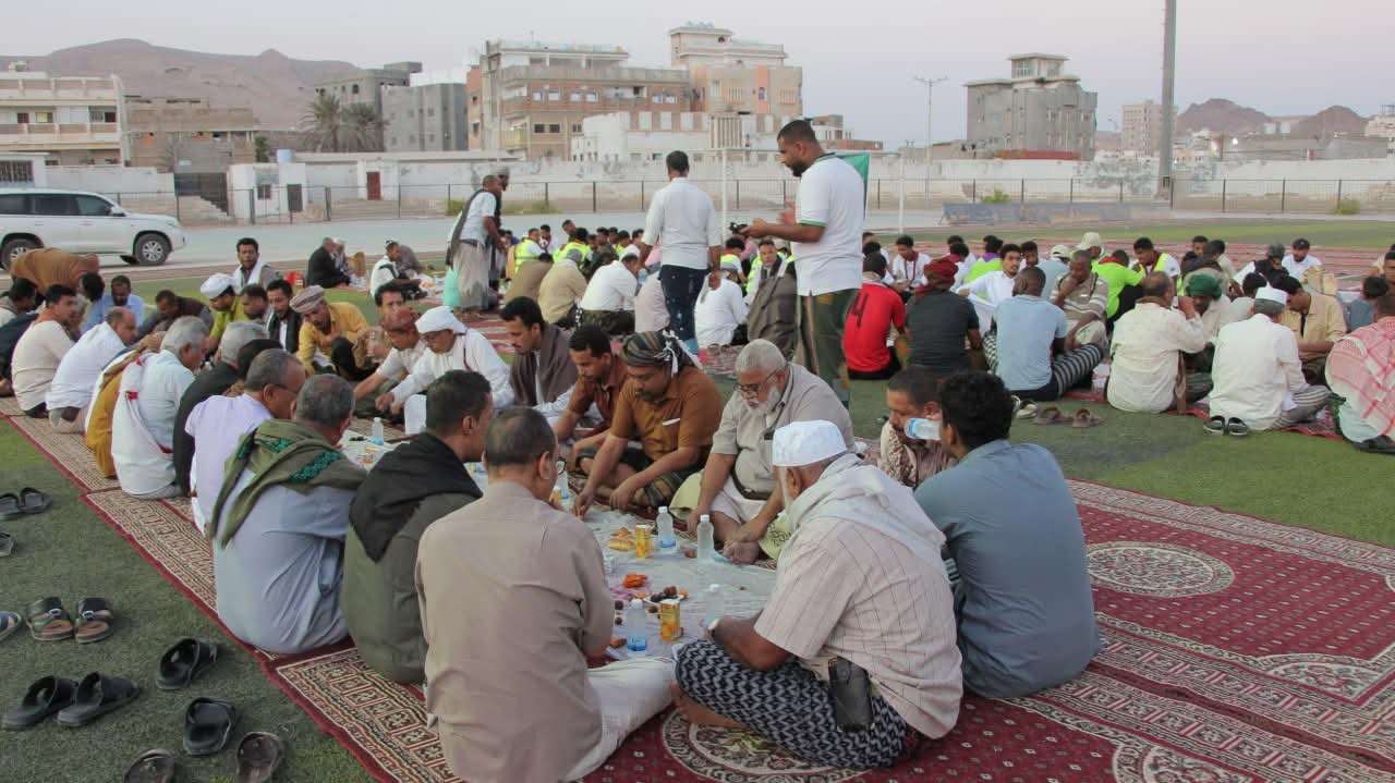 وكيل حضرموت الجيلاني يشارك في مأدبة إفطار رمضانية تأكد وفاء أبناء حضرموت للمملكة العربية السعودية