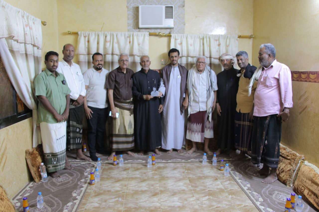 الوكيل الجيلاني يدشن برنامج الزيارات الميدانية لتكريم الرياضيين القدامى بمدينة المكلا