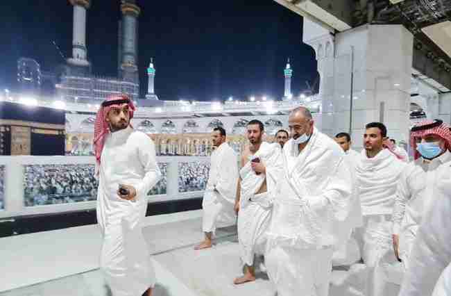 الرئيس الزُبيدي يؤدي عمرة إلى روح فقيد الوطن اللواء صالح السيد