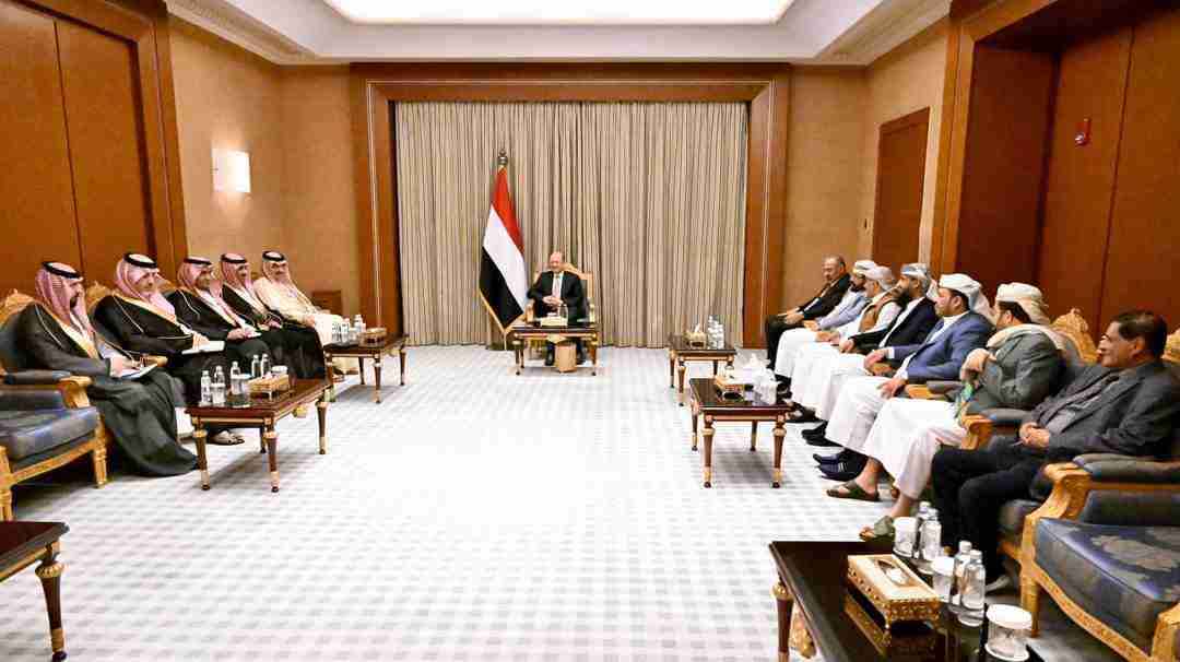 رئيس مجلس القيادة الرئاسي وأعضاء المجلس يستقبلون فريق التواصل السعودي في اليمن