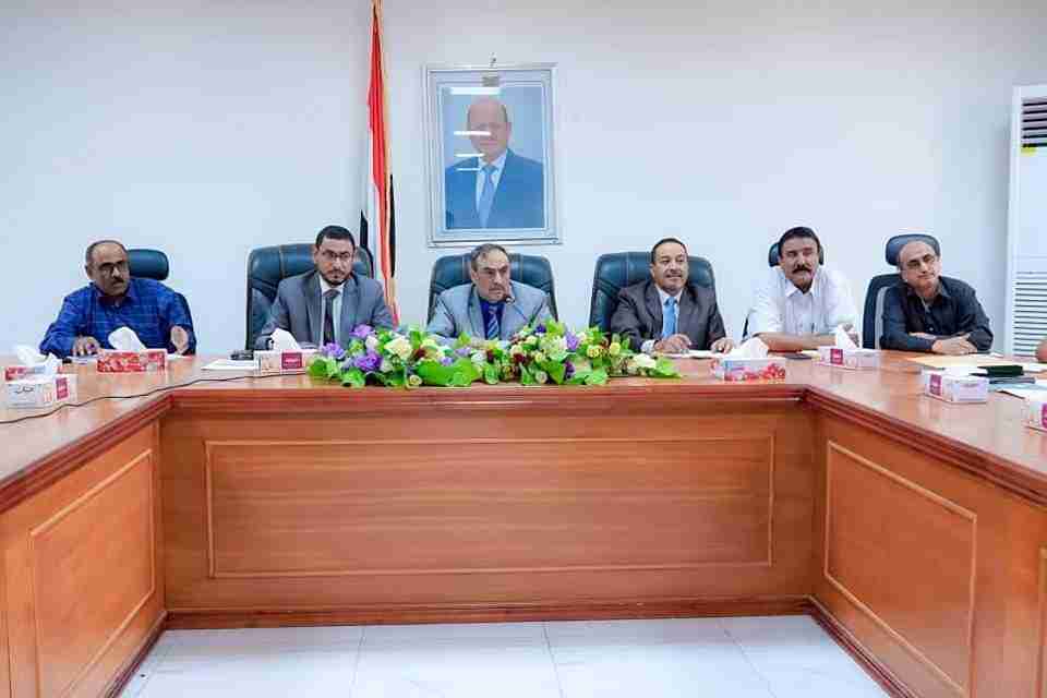 عاجل.  المكتب التنفيذي يوصي مجلس القيادة بمنح المحافظة حقها من التمثيل في الهيئات القيادية العليا بالدولة.