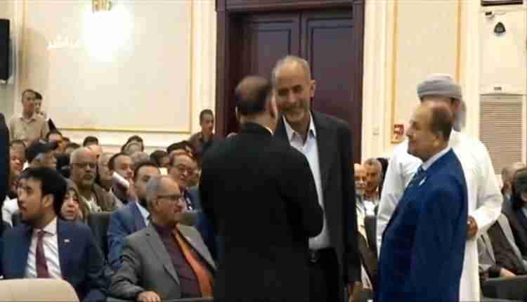 عاجل.. اللواء محمود الصبيحي يصل قاعة اللقاء التشاوري الجنوبي