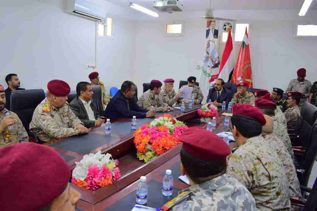 محافظ حضرموت يترأس اجتماعًا بسيئون لمناقشة الملف الأمني بحضور رئيس هيئة الأركان العامة وقائد قوات الدعم والإسناد بالتحالف العربي