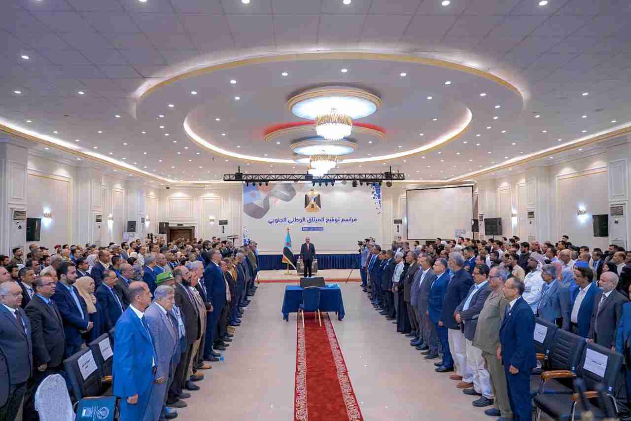 مستشار رئيس مجلس القيادة الرئاسي الشيخ عبدالعزيز المفلحي يبارك نجاح اللقاء التشاوري وهيكلة المجلس الانتقالي