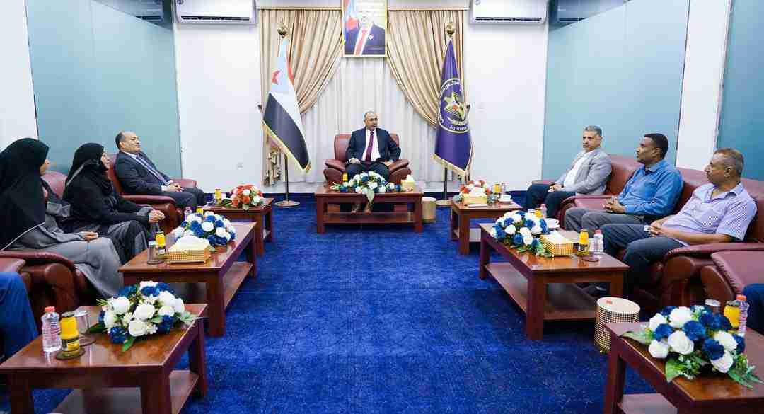 الرئيس القائد عيدروس الزُبيدي يلتقي اللجنة التحضيرية للمؤتمر الشعبي العام الجنوبي