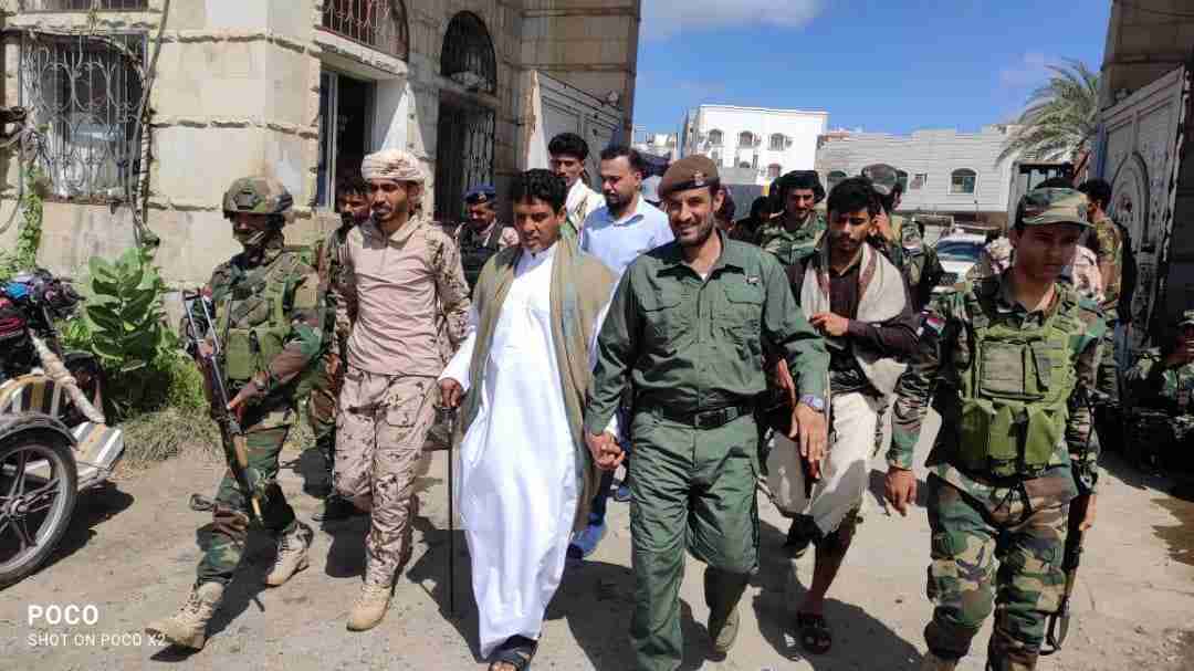 عضو هيئة الرئاسة باكريت يزور مقر قوات الحزام الامني في العاصمة عدن