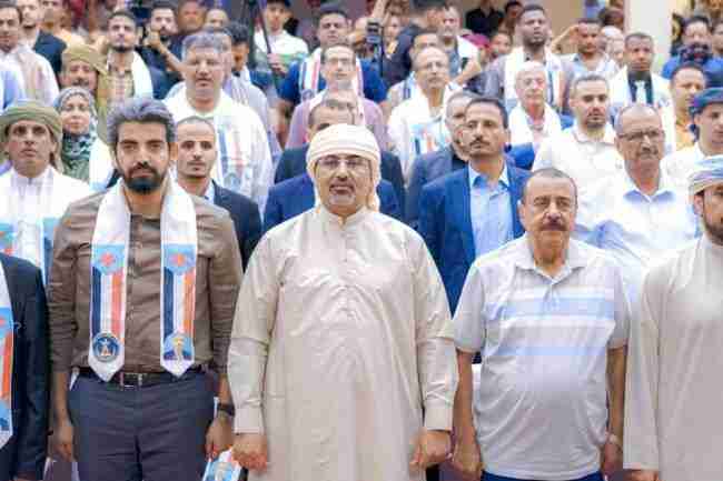 الرئيس الزُبيدي يشهد الحفل الفني الساهر بمناسبة الذكرى 29 لإعلان فك الارتباط
