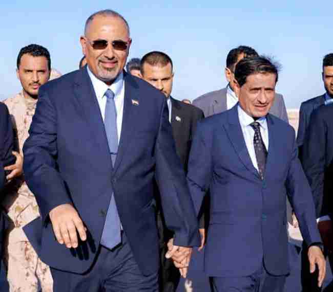 الرئيس الزُبيدي ونائبه البحسني يصلان إلى العاصمة السعودية الرياض