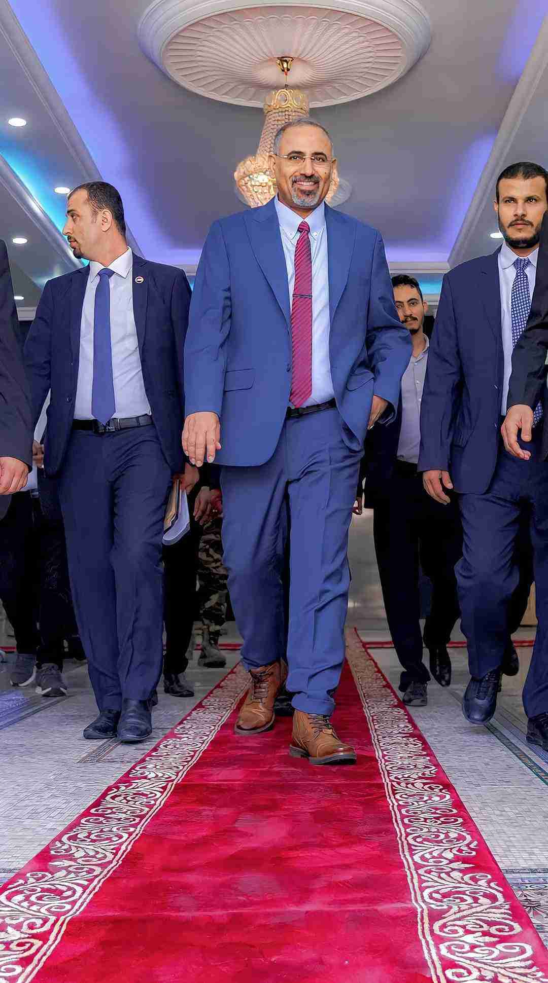 عاجل الرئيس الزُبيدي يعود إلى العاصمة عدن بعد زيارة عمل خارجية