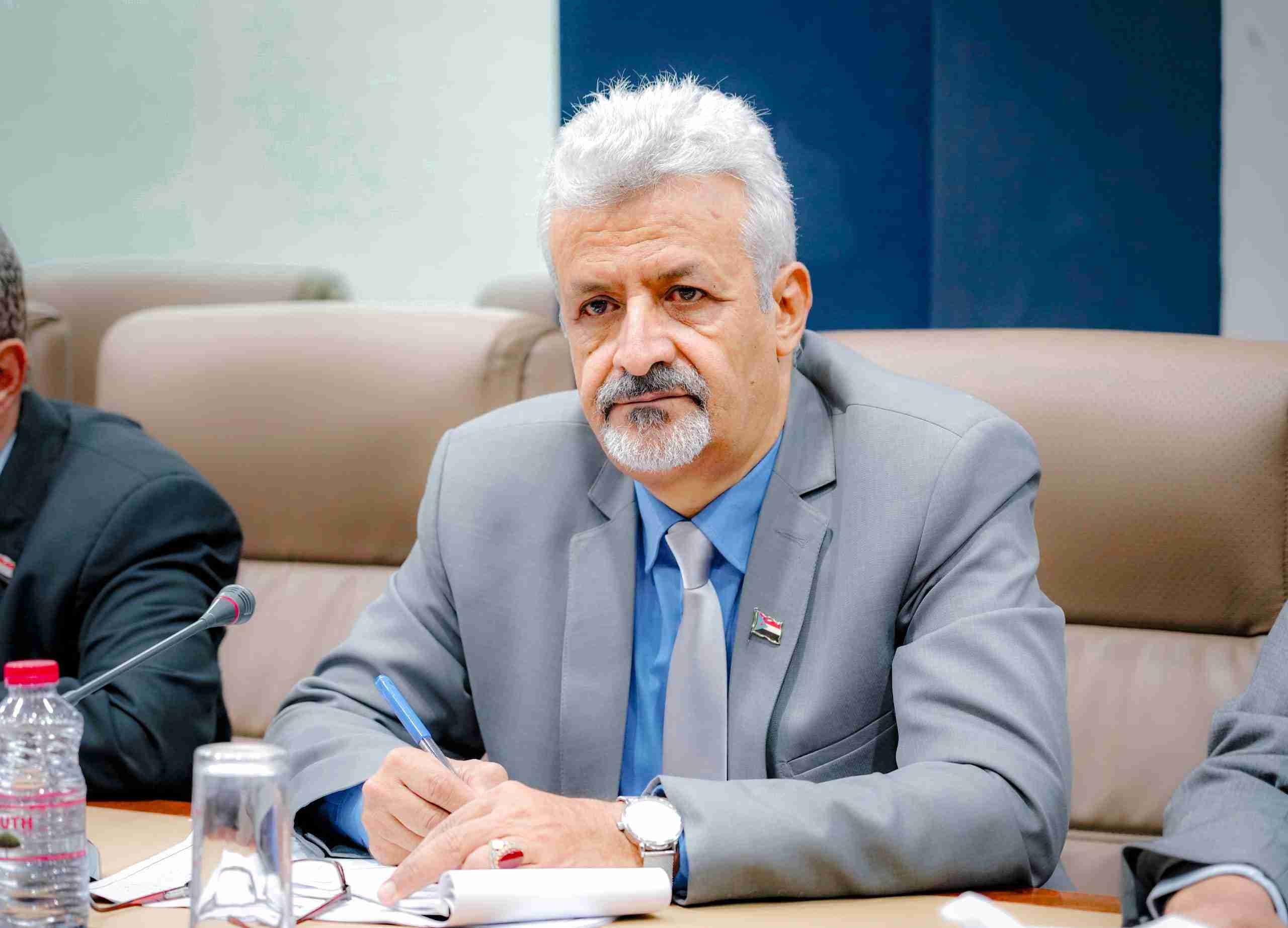 عضو هيئة رئاسة المجلس الانتقالي الحنوبي الدكتور/عيدروس اليهري يعلن تضامنه الكامل مع مظلومية آل الرشيدي