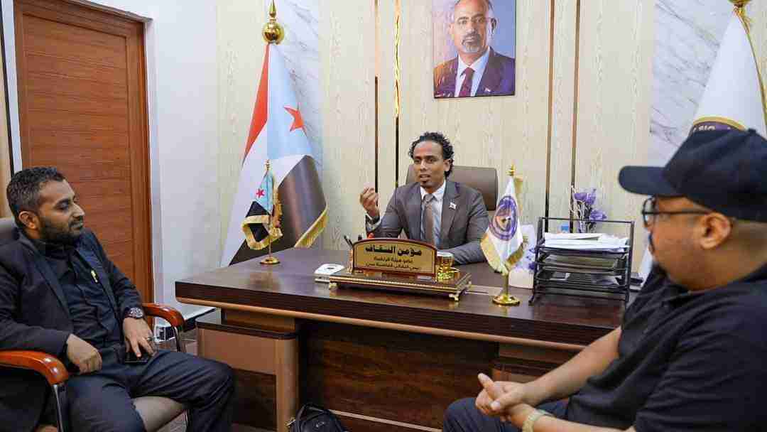 انتقالي العاصمة عدن يلتقي فريق المجلس العزابي لبحث آلية ترتيبات رحلة شباب عدن
