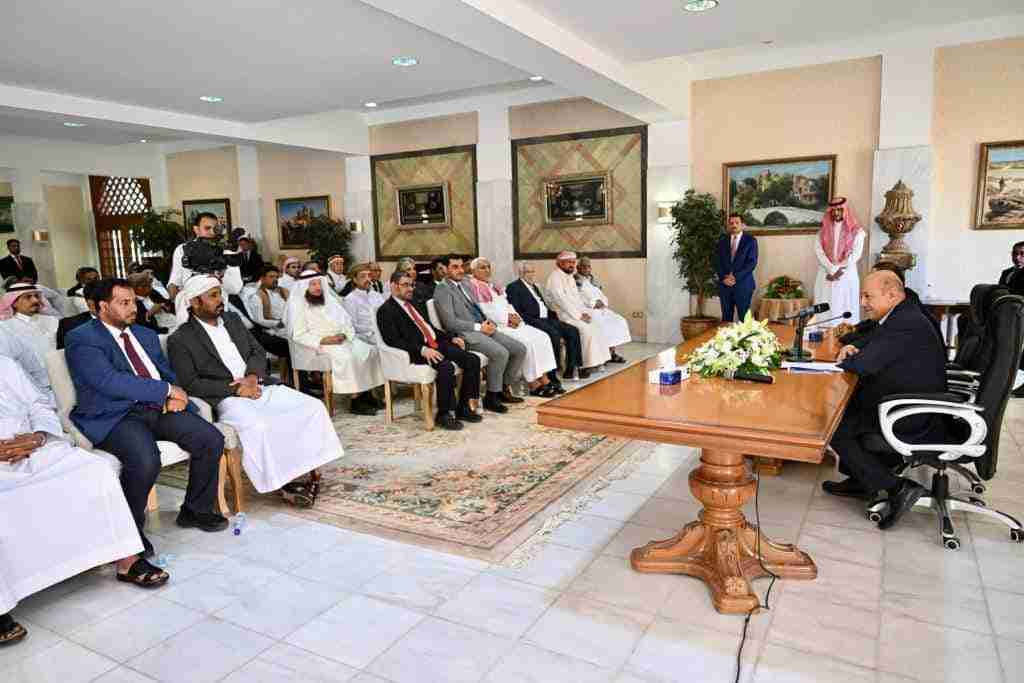 رئيس مجلس القيادة الرئاسي يلتقي وفد حضرموت بالرياض ويؤكد على الدور الرائد لابناء  حضرموت في مختلف الميادين