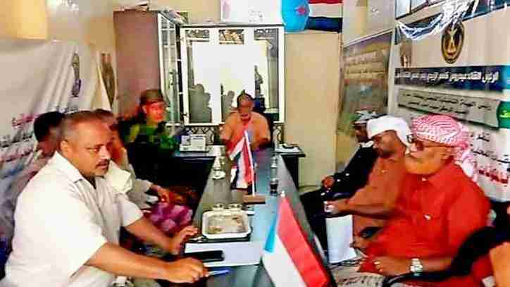 إنتقالي الديس الشرقية يعقد اجتماعاً طارئاً ويعلن بدء ساعة الصفر لإنطلاق الزحف بذكرى يوم الارض 7يوليو إلى مدينة الشحر