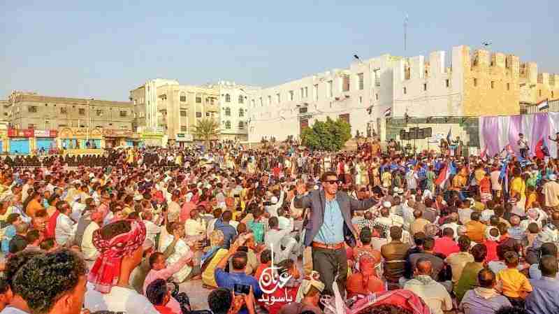 مديرية الشحر تحيي ذكرى "يوم الأرض" السابع من يوليو بحشود كبرى