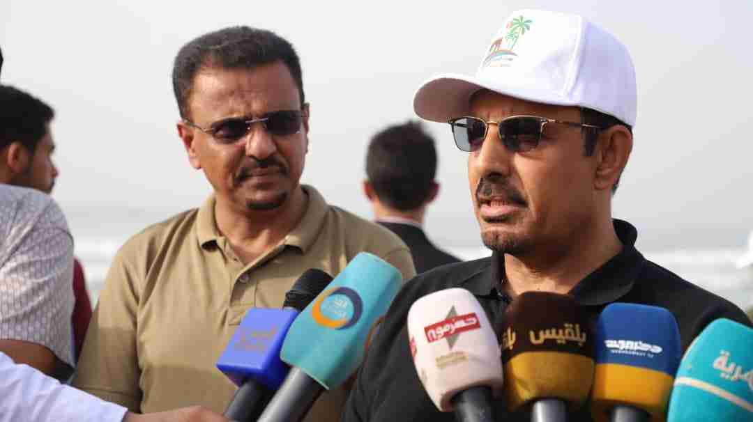 عاجل. المحافظ بن ماضي يدشّن فعاليات مهرجان البلدة السياحي 2023 في أجواء ملبّدة بنسمات باردة وزخات من رذاذ بحر العرب