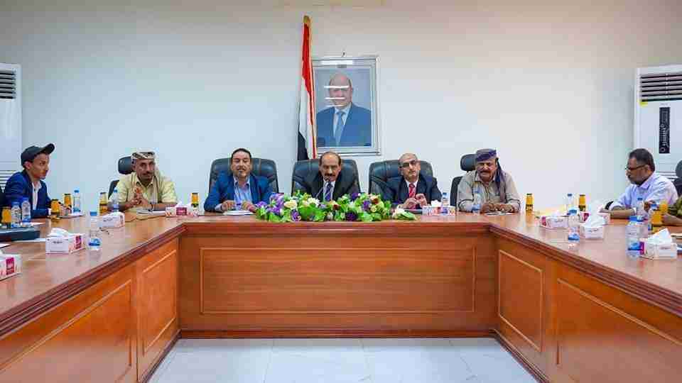 برئاسة القائم بأعمال المحافظ... المكتب التنفيذي يقف في دورته الاعتيادية أمام تدهور العملة وارتفاع الأسعار ويؤكد على استمرار دعم السلطة المحلية لجامعة شبوة..