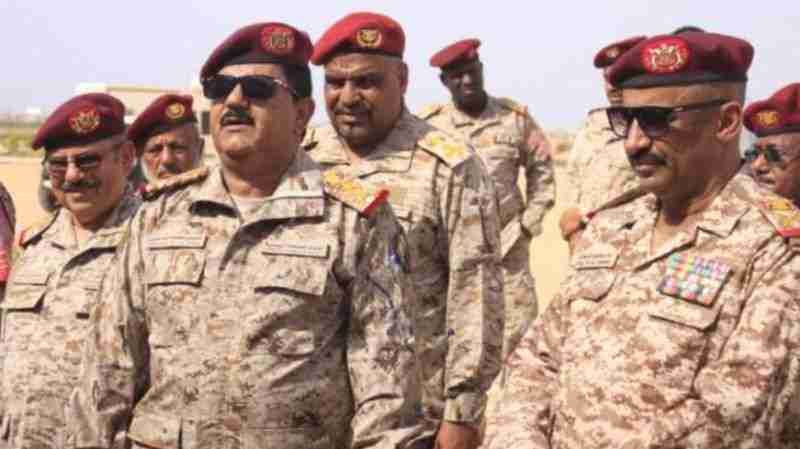 وزير الدفاع يطلع على أوضاع وجاهزية المنطقة العسكرية الثانية بالمكلا