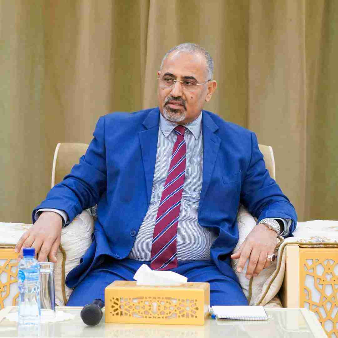 الرئيس الزُبيدي يترأس اجتماعا للقادة العسكريين والأمنيين بمحافظة الضالع