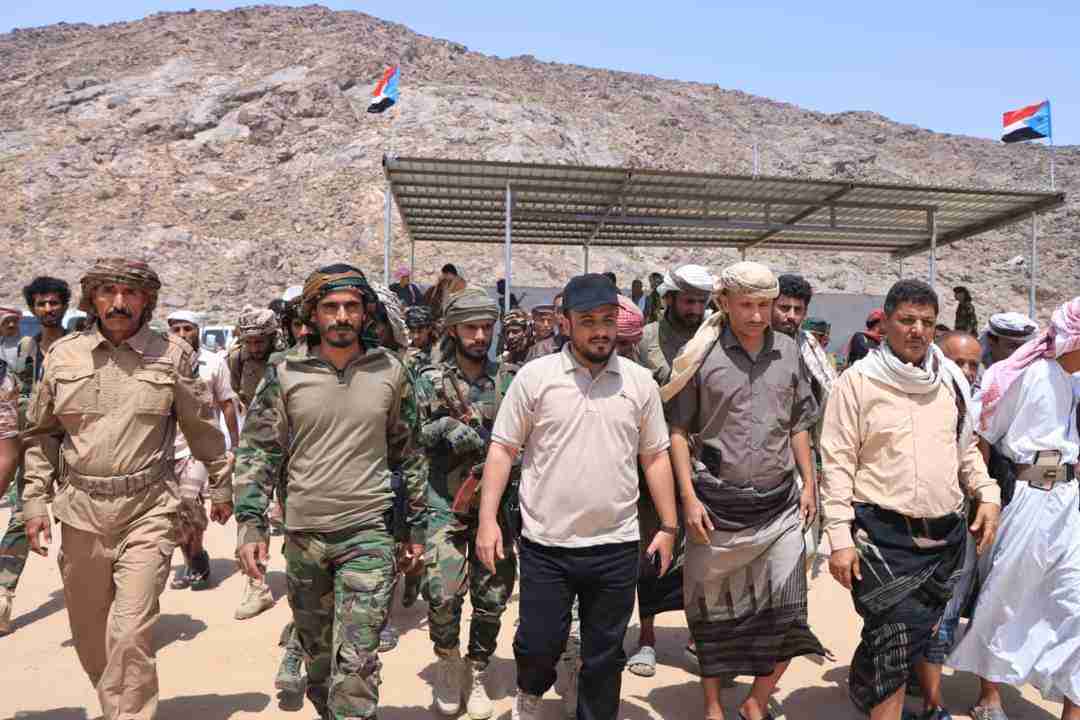 رئيس تنفيذية شبوة يزور اللواء الخامس دفاع شبوة ويشيد   بدور  اللواء في مواجهة الإرهاب