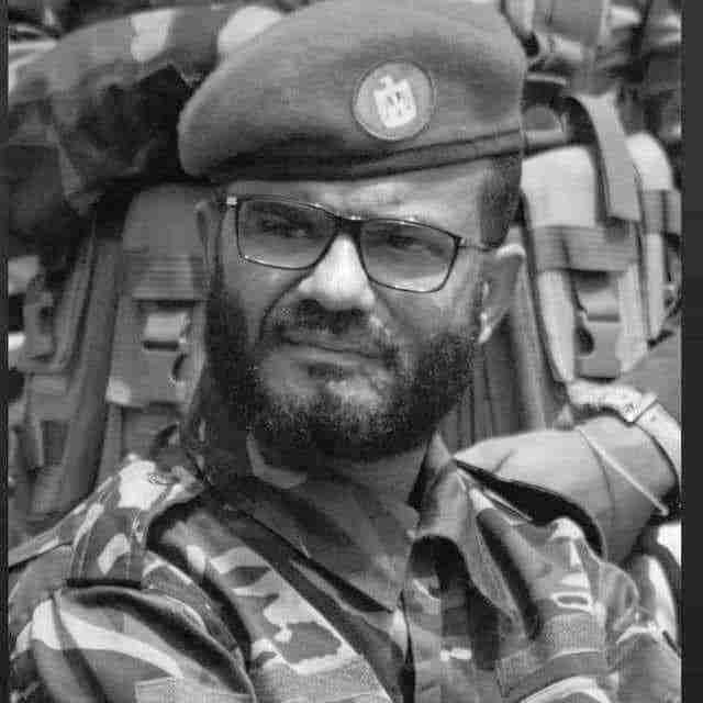 رئيس مجلس القيادة الرئاسي يعزي باستشهاد العميد السيد ومرافقيه