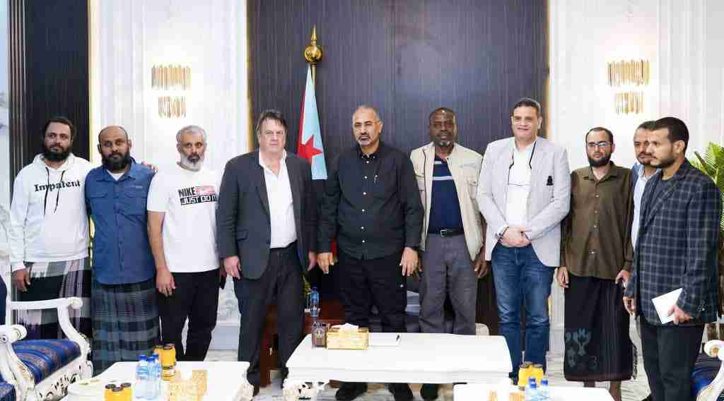 عاجل. ‏الرئيس القائد الزُبيدي يستقبل موظفي الأمم المتحدة المُفرج عنهم من أيدي تنظيم القاعدة بأبين