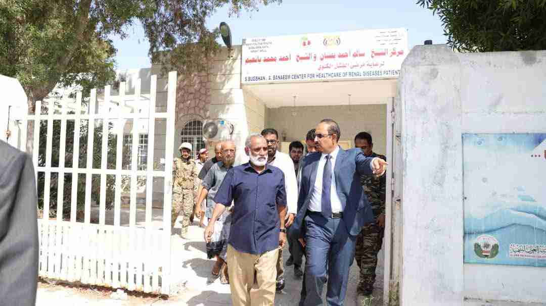المحافظ بن ماضي يوجه بمشروعٍ عام لتحسين الخدمات بهيئة ابن سيناء ويؤكد توجيه الاهتمام للقطاع الصحي