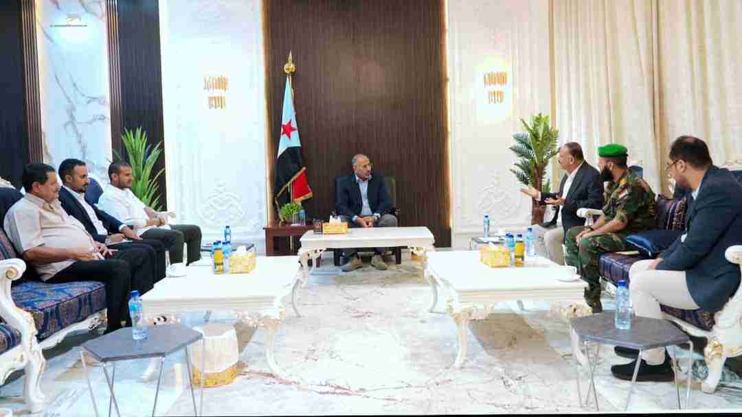 الرئيس الزُبيدي يطّلع على الترتيبات الجارية لتدشين العمل بمشروع مطار عدن المستقبلي
