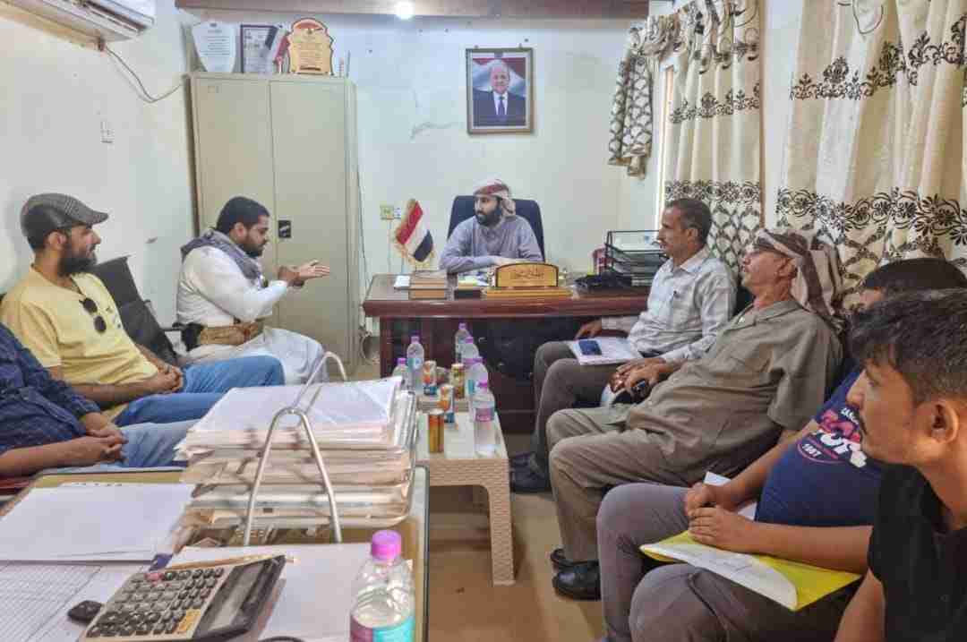 *الصيعري يلتقي الفريق المكلف* *بانزول للوديعة من وزارة الاوقاف* *والارشاد بشأن المعتمرين*
