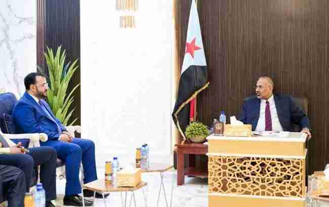 الرئيس الزُبيدي يطّلع على نشاط وزارة الأشغال العامة والطرق